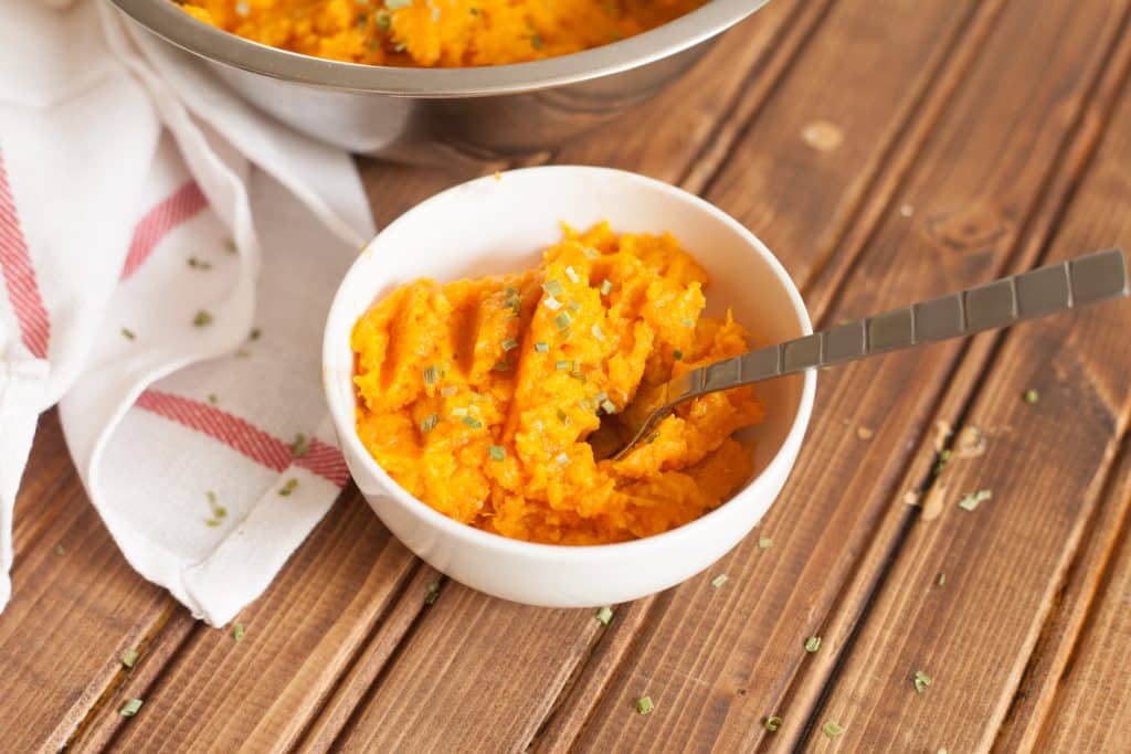 Enjoy your sweet potatoes sans marshmallows and brown sugar with these savory mashed sweet potatoes, you might be surprised that you like their mildly sweet flavor, from callmebetty.com