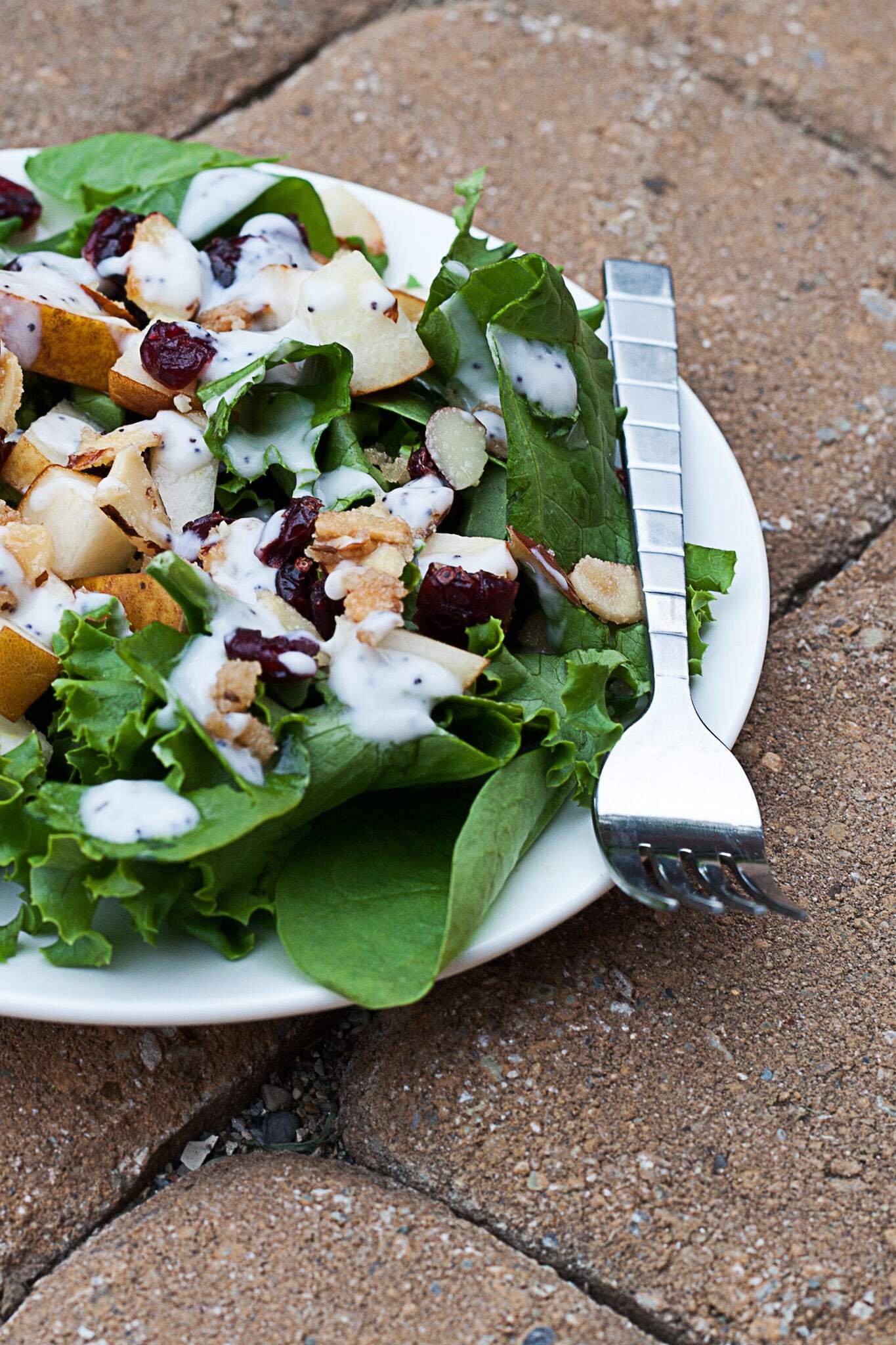 This pear and apple salad from Call Me Betty is sure to be a hit at all your autumn parties! www.callmebetty.com