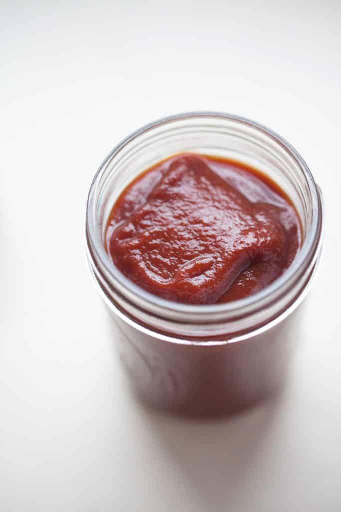 Homemade bbq sauce is such an easy recipe to add to your arsenal. So much tastier than the bottled version, and it takes only minutes to make. 